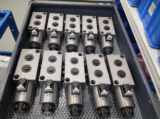 วาล์ว Solenodi ไฮดรอลิกขนาดใหญ่ที่มีอัตราการไหล 160L ER หรือ DG ปรับแต่ง 6 ทาง 2 ตําแหน่ง